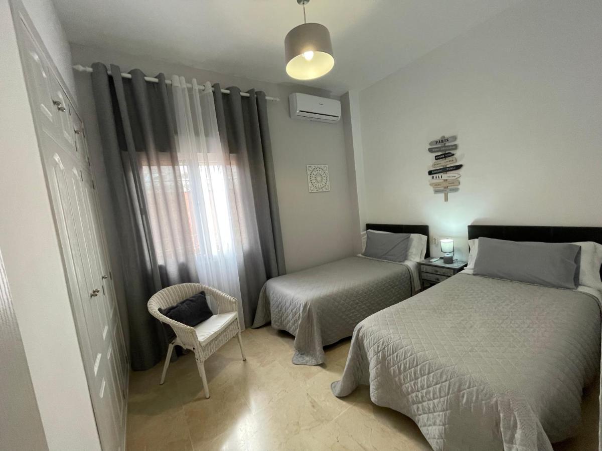Agradable Casa independiente con piscina Sevilla Exterior foto