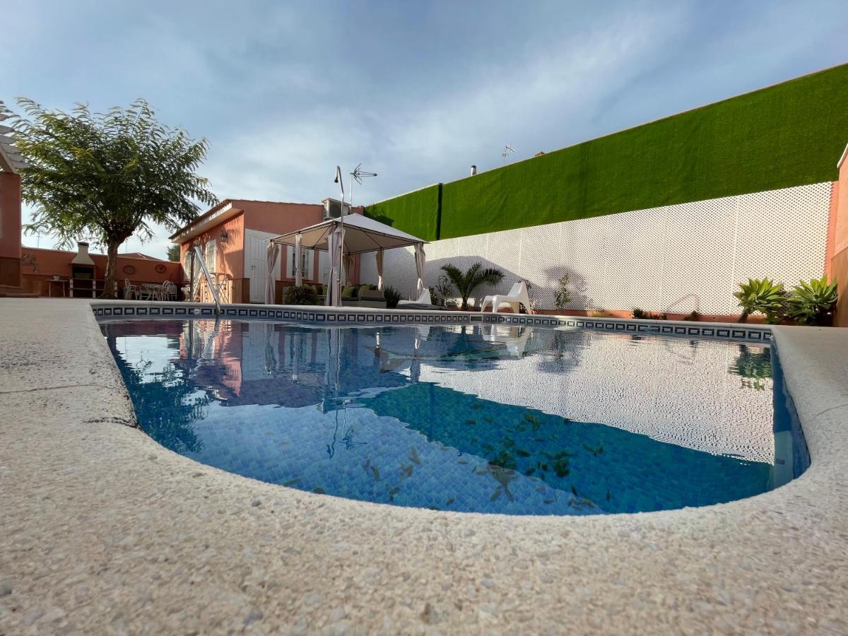Agradable Casa independiente con piscina Sevilla Exterior foto