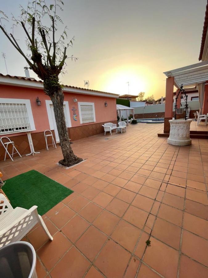 Agradable Casa independiente con piscina Sevilla Exterior foto