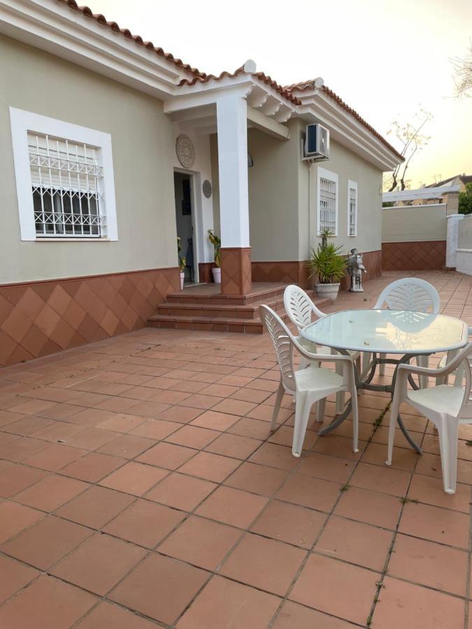 Agradable Casa independiente con piscina Sevilla Exterior foto